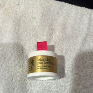 Blonde Perfection Root Touch-Up-Medium Blonde- New